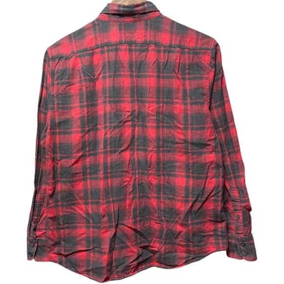 American Eagle slim fit flannel button up front pocket red black checkered shirt - Picture 5 of 5